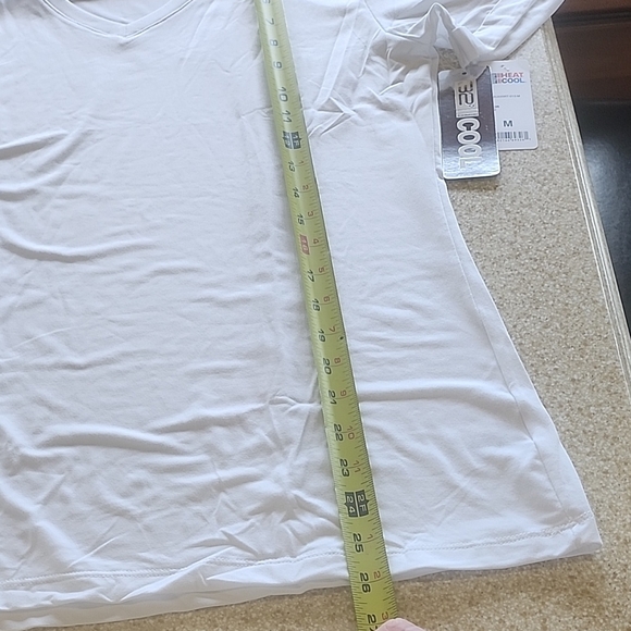 32 Degrees White V-Neck Tee Size M Short Sleeve Top - Picture 7 of 10